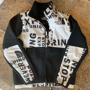 The North Face Never Stop Exploring Jacket- Black & White, Boys Size L 14/16